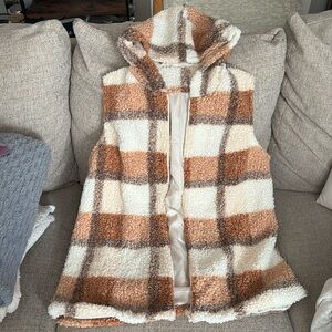 NWOT fuzzy zip up vest